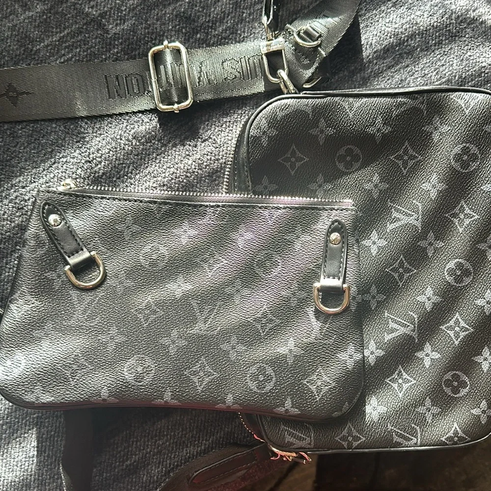 Louis Vuitton messenger bag - Picture 3 of 4